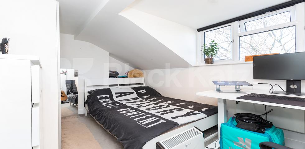 Recently refurbished one bed with acces to a large communal garden mins to Tube. Camden Road , Tufnell Park